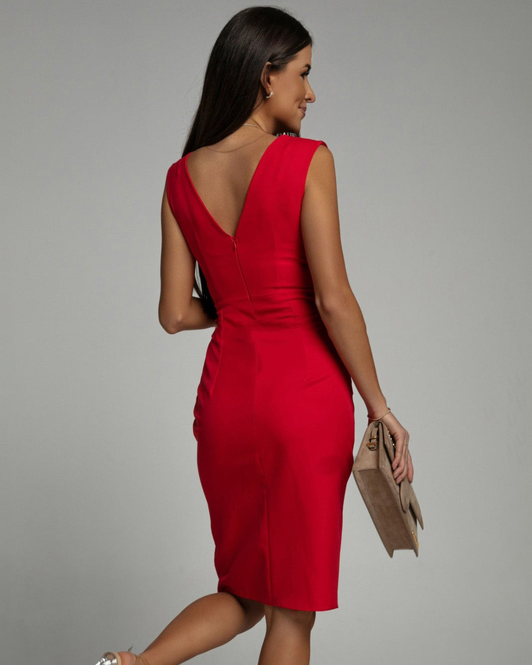 "Abito elegante donna Isabelle lungo, colore rosso, tessuto morbido, dettagli sofisticati per eventi speciali e uscite casual