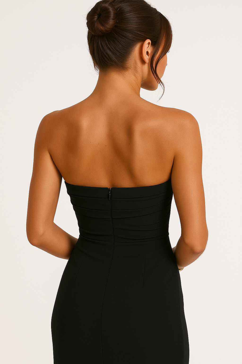 "Abito elegante nero donna, vista frontale, design sofisticato per occasioni speciali, taglio femminile, tessuto di qualità."
