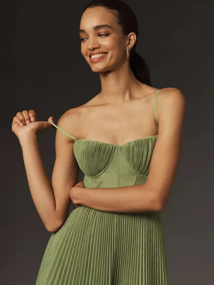 Abito midi donna in tulle pieghettato elegante con corpetto strutturato, silhouette svasata e lunghezza classica per ogni occ