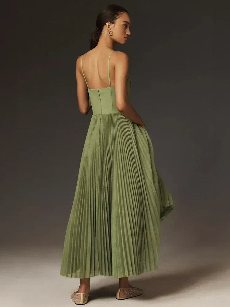 Abito midi donna in tulle pieghettato elegante con corpetto strutturato, silhouette svasata e lunghezza classica per ogni occ