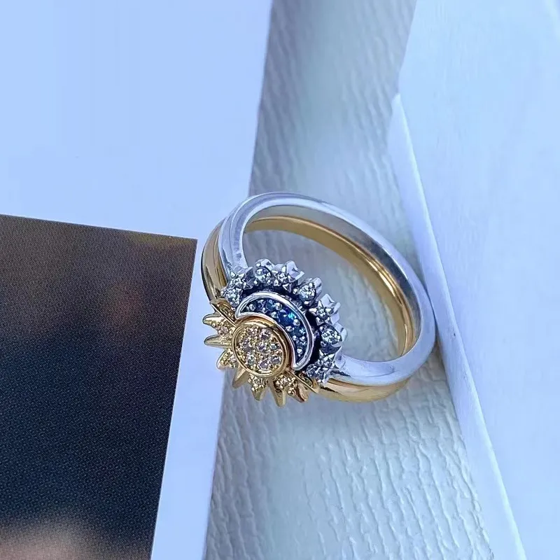 Anello in argento 925 per donna con cristallo, design sole e luna; elegante, celestiale; stile sofisticato, lucente.