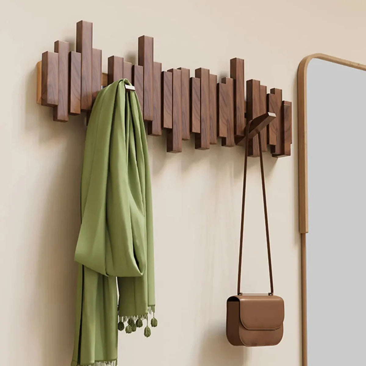 "Appendiabiti da parete in legno noce o faggio con ganci, design minimalista per giacche, borse e cappelli"