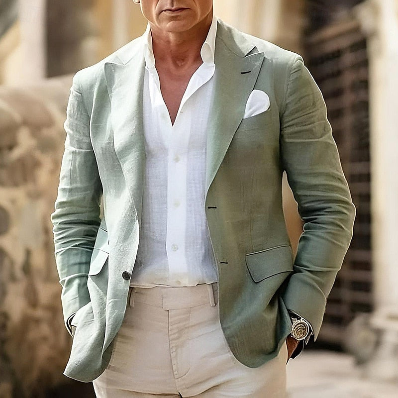 Blazer elegante da uomo, colore blu scuro, taglio moderno, tessuto traspirante, ideale per occasioni formali e business.
