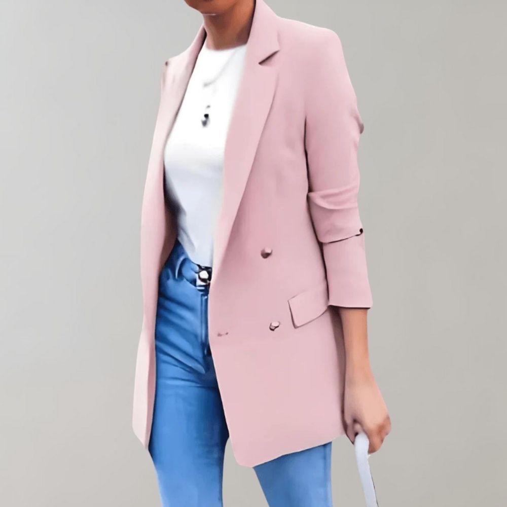 "Blazer elegante donna blu e bianco, taglio sartoriale, perfetto per look moda formali e casual."