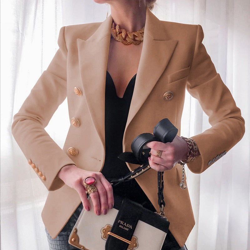 "Blazer slim fit uomo blu con dettagli sartoriali, ideale per primavera e autunno, silhouette elegante e bottoni raffinati"