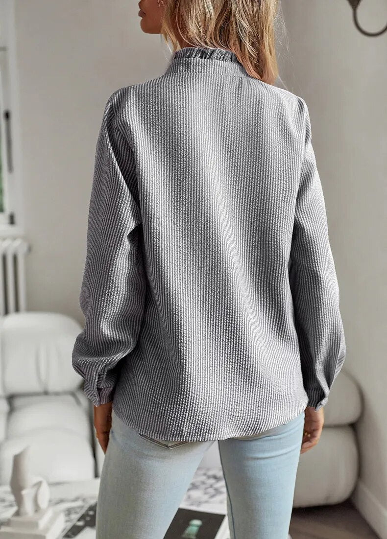 "Blusa donna drappeggiata in cotone con ruches eleganti, stile sofisticato, dettaglio femminile, disponibile in vari colori."