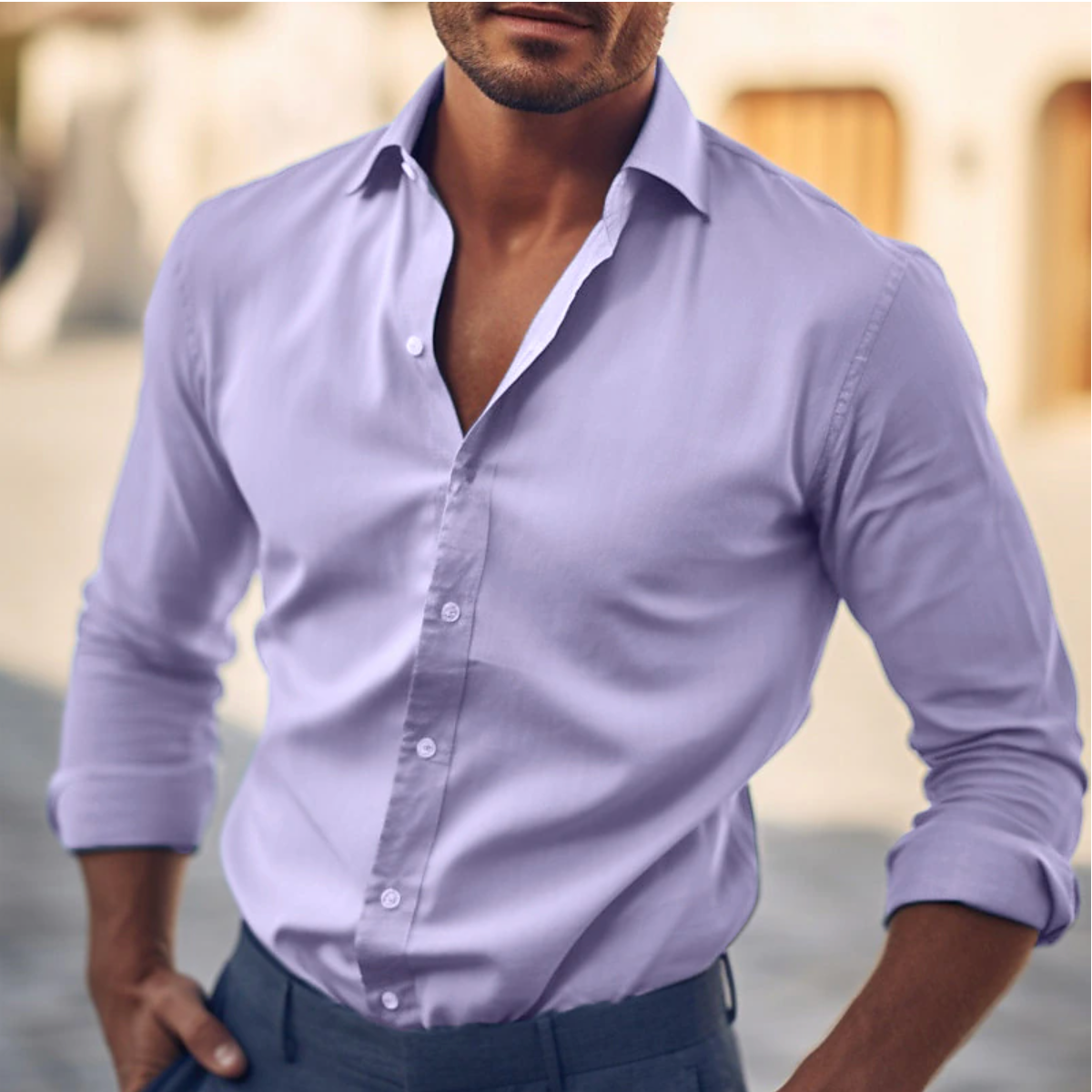"Camicia elegante da uomo in cotone bianco, taglio classico, ideale per look casual e formali, colletto strutturato."