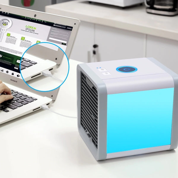 "Condizionatore portatile compatto dal design moderno, ideale per ambienti piccoli, con funzione silenziosa ed efficiente."