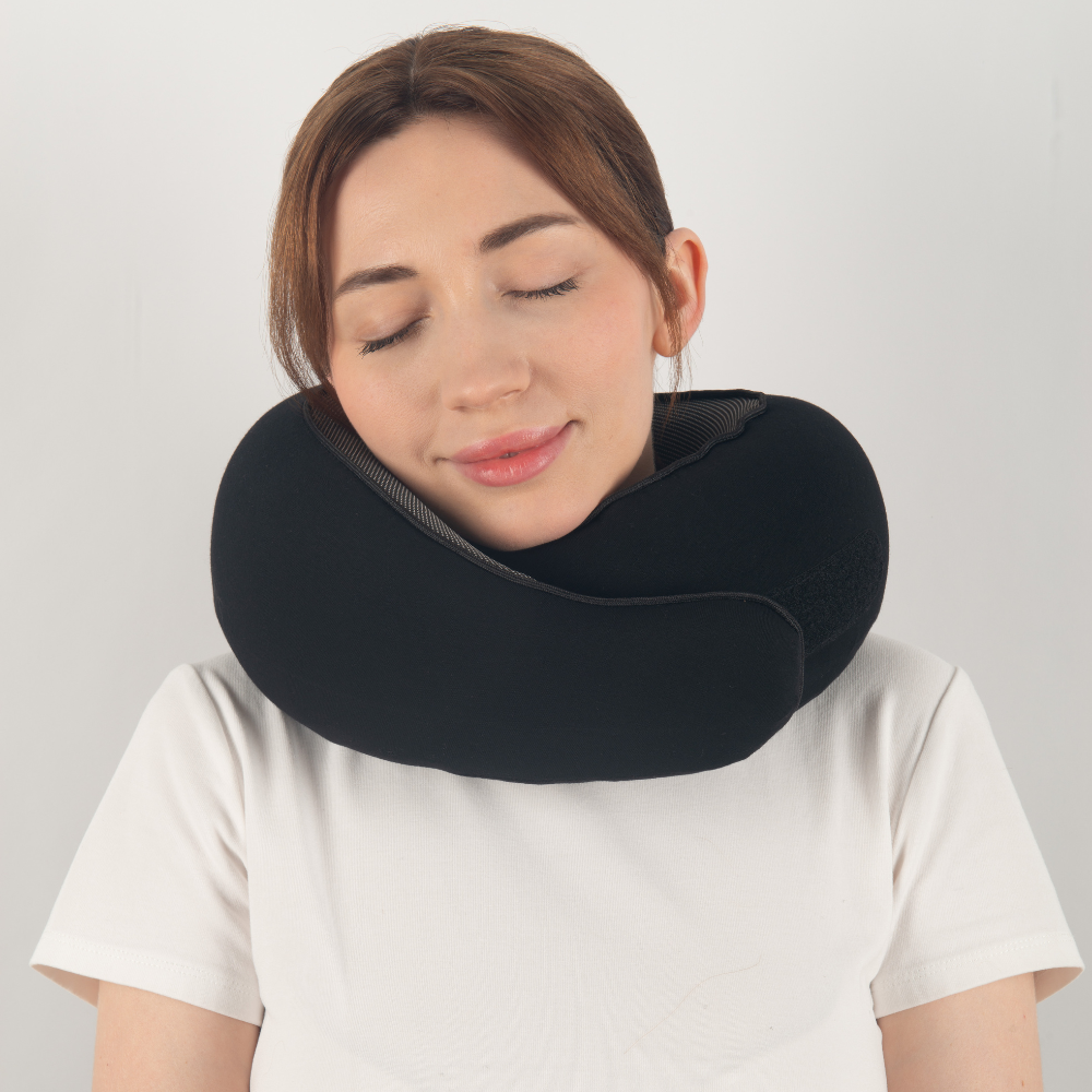 "Cuscino da viaggio unisex comodo e compatto, colore rosa, design ergonomico per supporto collo, ideale per viaggi lunghi."