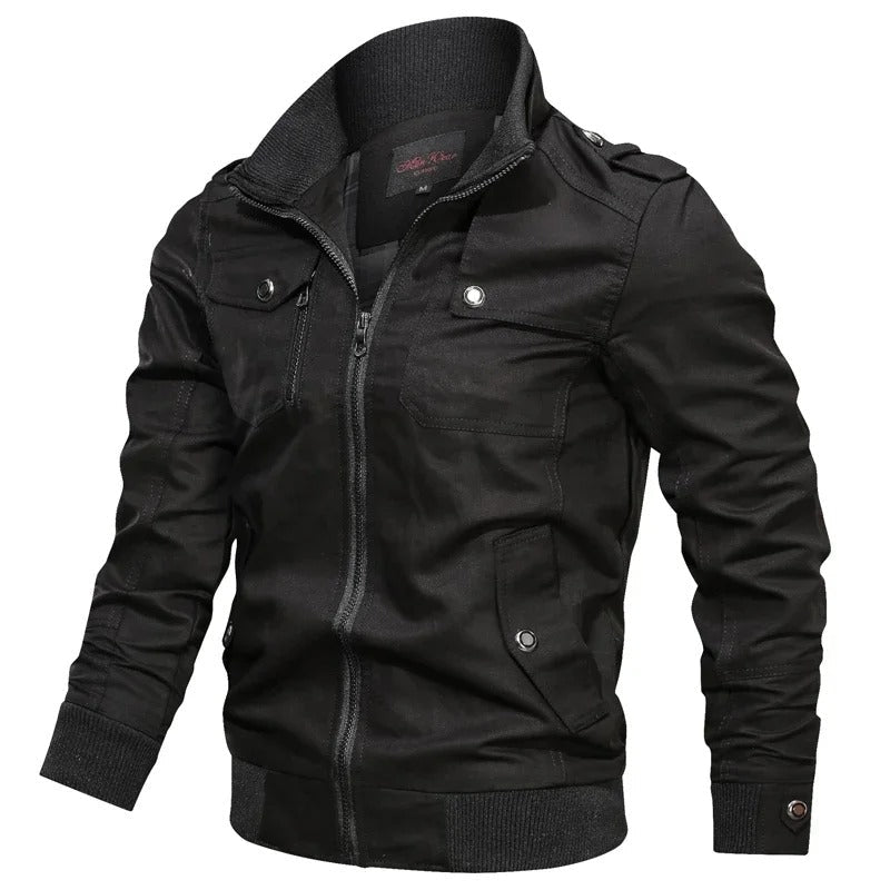 "Giacca estiva da moto uomo leggera, design grintoso, colore rosso, traspirante, perfetta per guida estiva su due ruote."