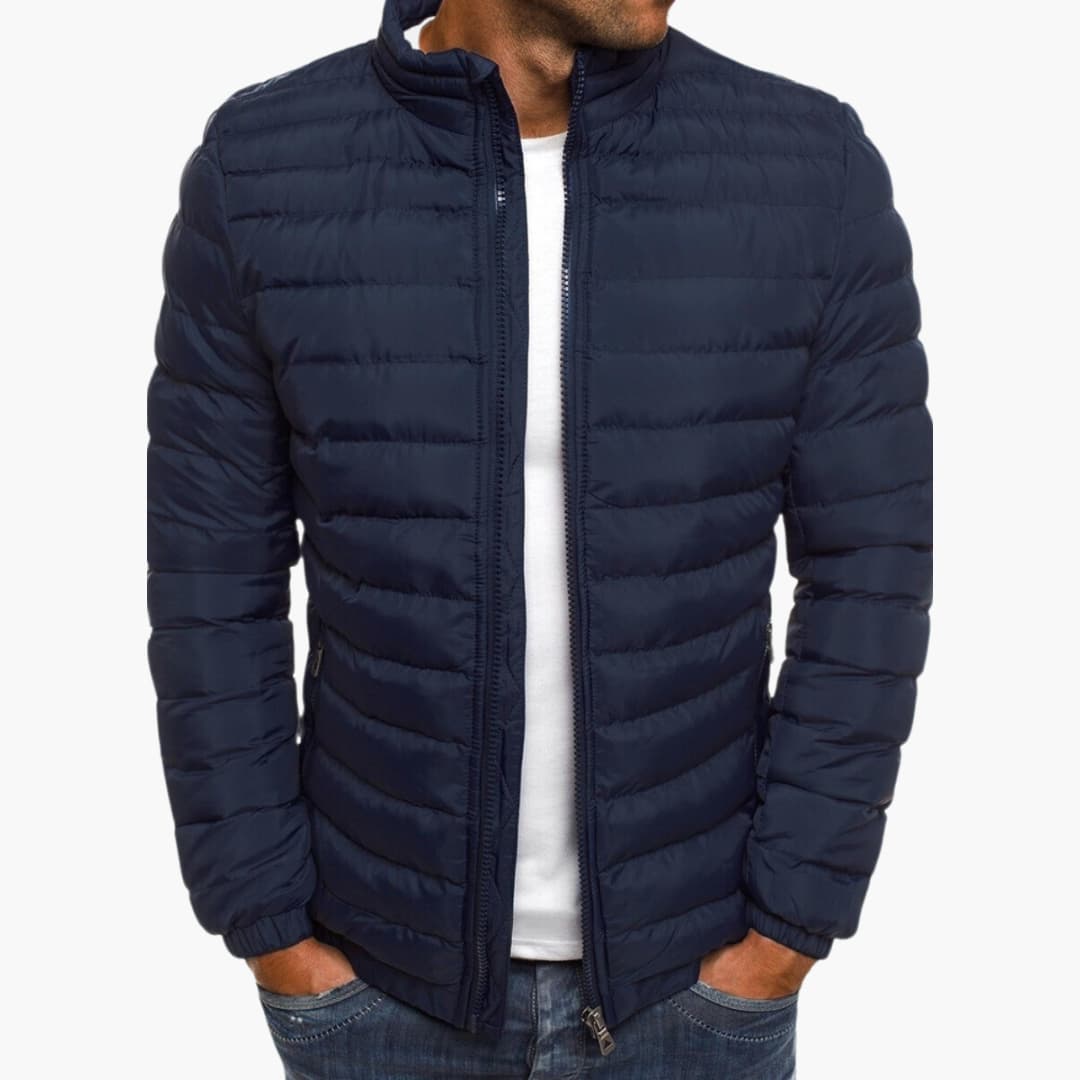 "Giacca estiva leggera uomo elegante, design moderno, vari colori, tessuto leggero e traspirante per il massimo comfort."