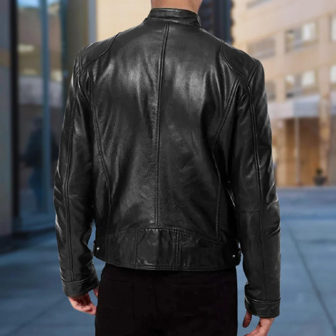 "Giacca in pelle uomo elegante, cerniera, tasche, perfetta per autunno/inverno, design classico, taglio regolare"