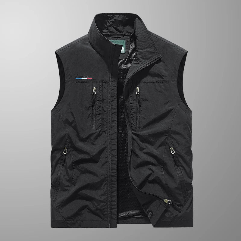 "Gilet uomo elegante in vari colori, design sofisticato per tutte le stagioni, ideale per outfit versatili."