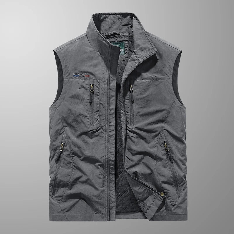 "Gilet uomo elegante in vari colori, design sofisticato per tutte le stagioni, ideale per outfit versatili."