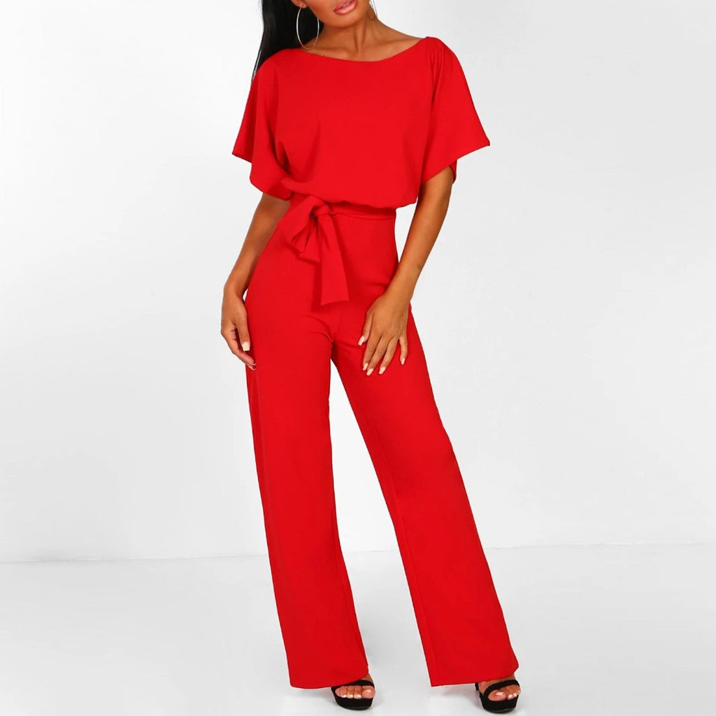 "Jumpsuit donna elegante beige con cintura, design chic e sofisticato, perfetta per eventi formali o casual."