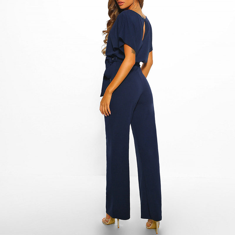 "Jumpsuit donna elegante beige con cintura, design chic e sofisticato, perfetta per eventi formali o casual."