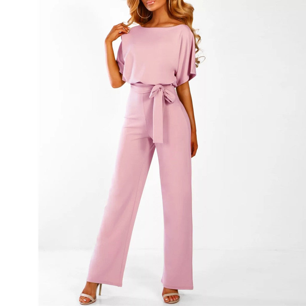 "Jumpsuit donna elegante beige con cintura, design chic e sofisticato, perfetta per eventi formali o casual."