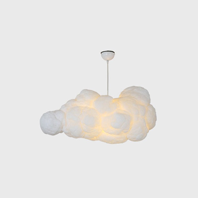 "Lampada a sospensione nuvola bianca moderna, luce soffusa, design elegante per interni contemporanei."