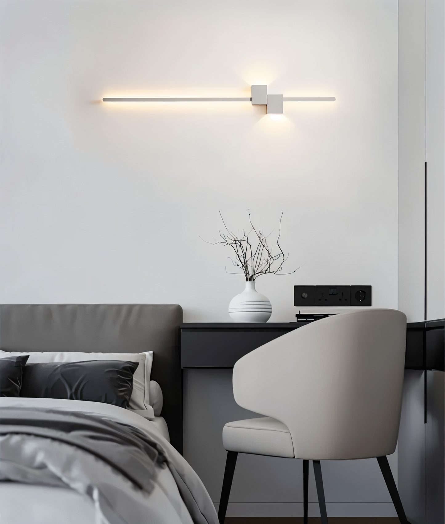 "Lampada da parete LED minimalista nera in metallo, design lineare elegante per ambiente moderno, dimensioni variabili."