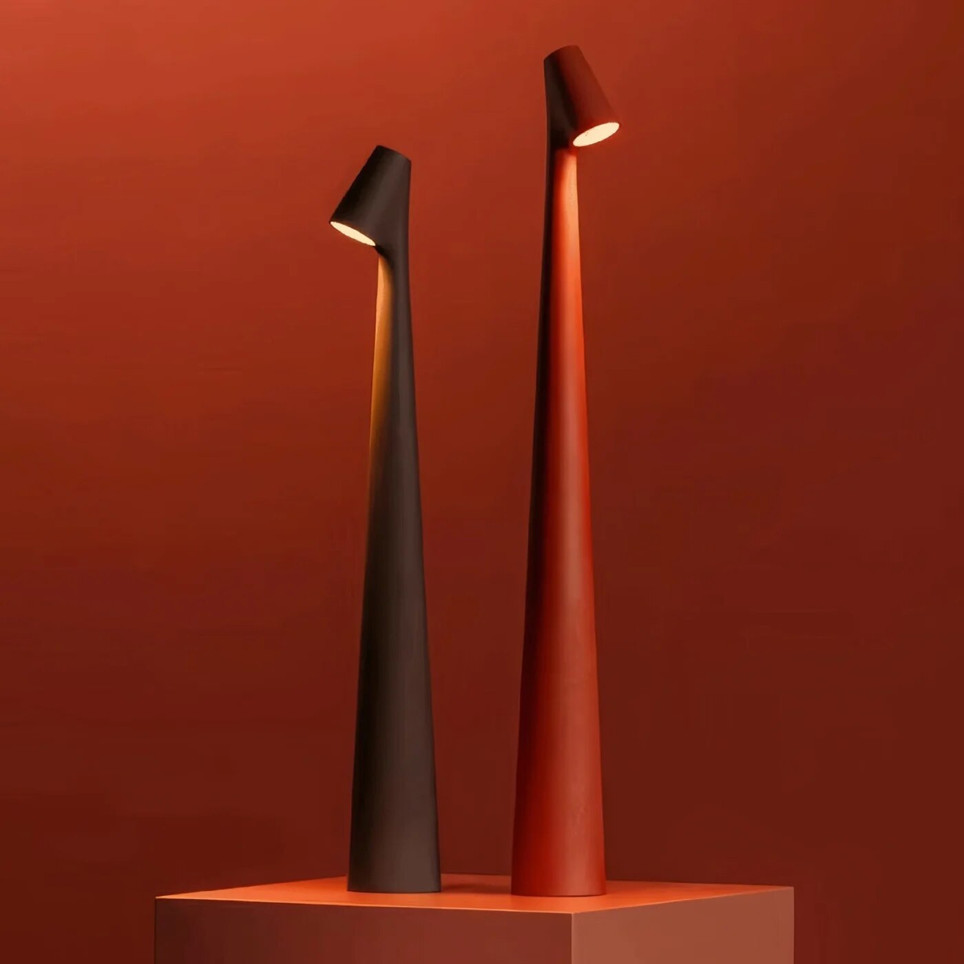 "Lampada da tavolo moderna ricaricabile, struttura snella in metallo, luce LED regolabile, colori: nero, marrone, grigio, ros