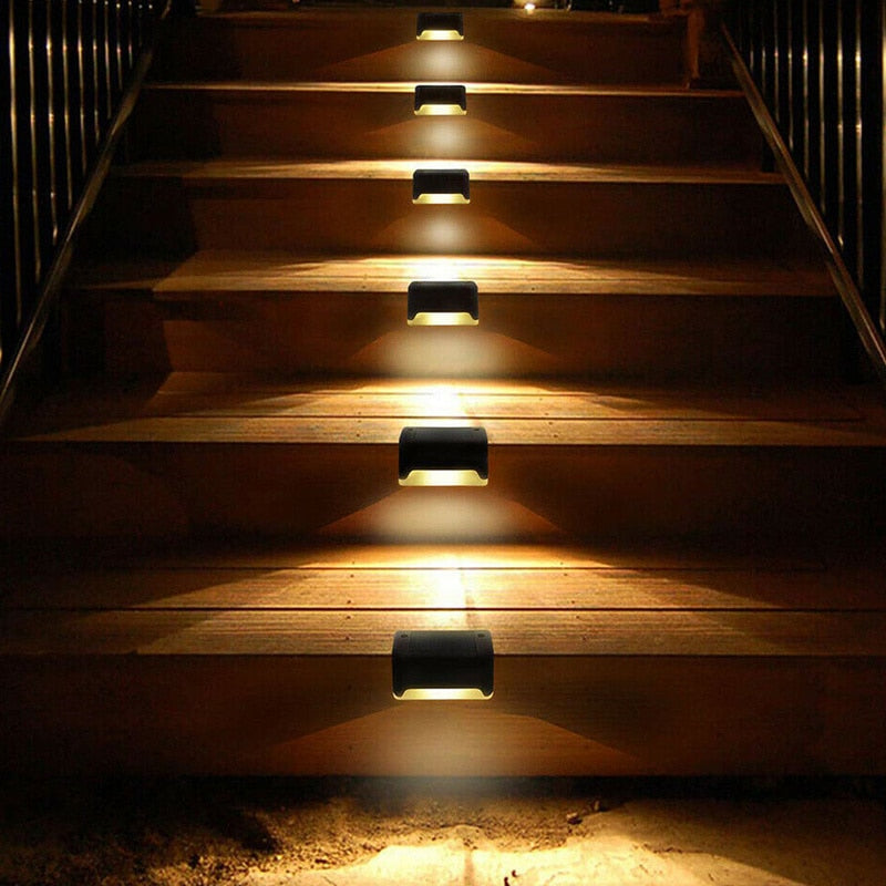 "Lampada solare da giardino LED, luce calda, illumina percorsi e giardini, design elegante e resistente, energia solare."
