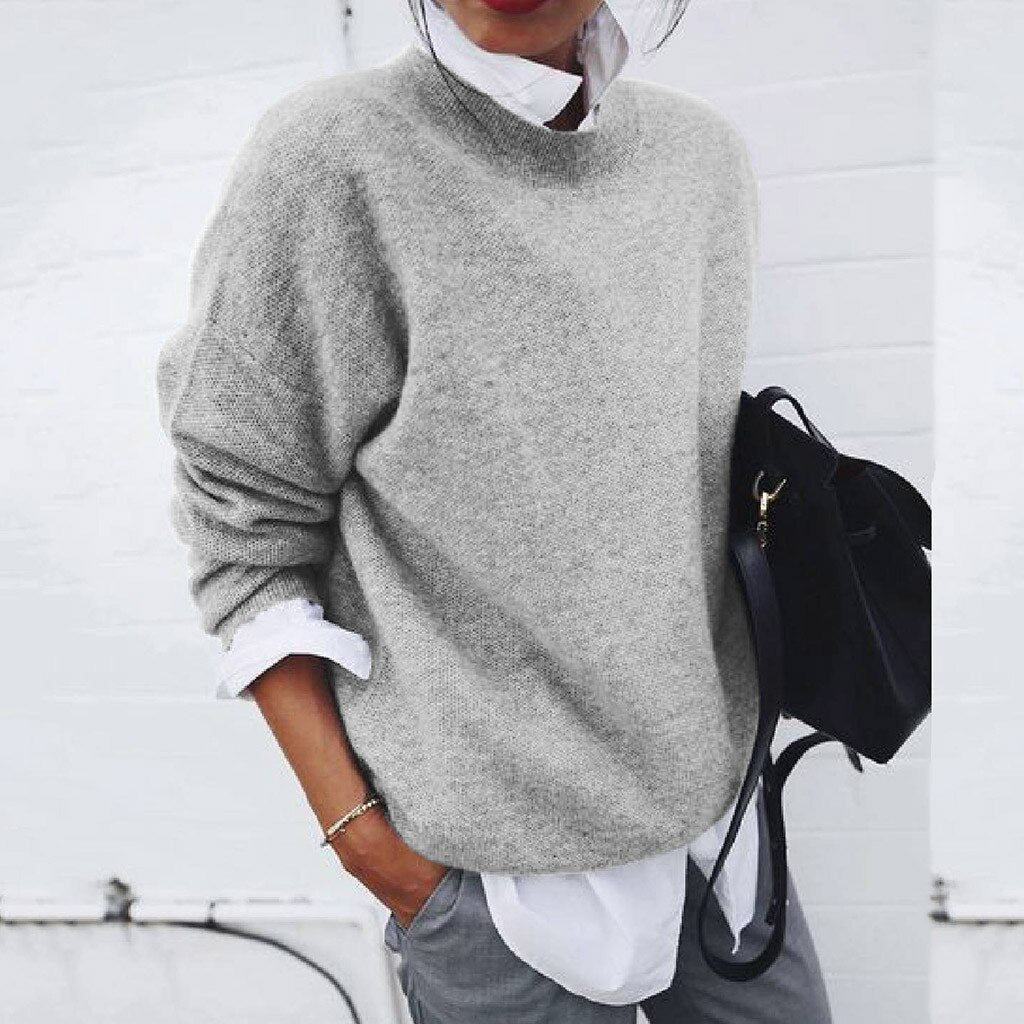 "Maglione donna cashmere morbido elegante, colore neutro, design classico con dettagli moderni, perfetto per ogni occasione."