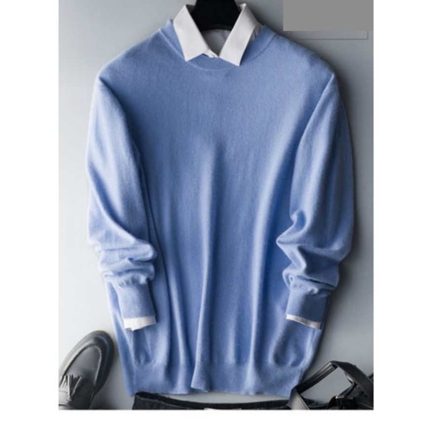 "Maglione uomo cashmere elegante beige, morbido e caldo, perfetto per look sofisticati e casual."