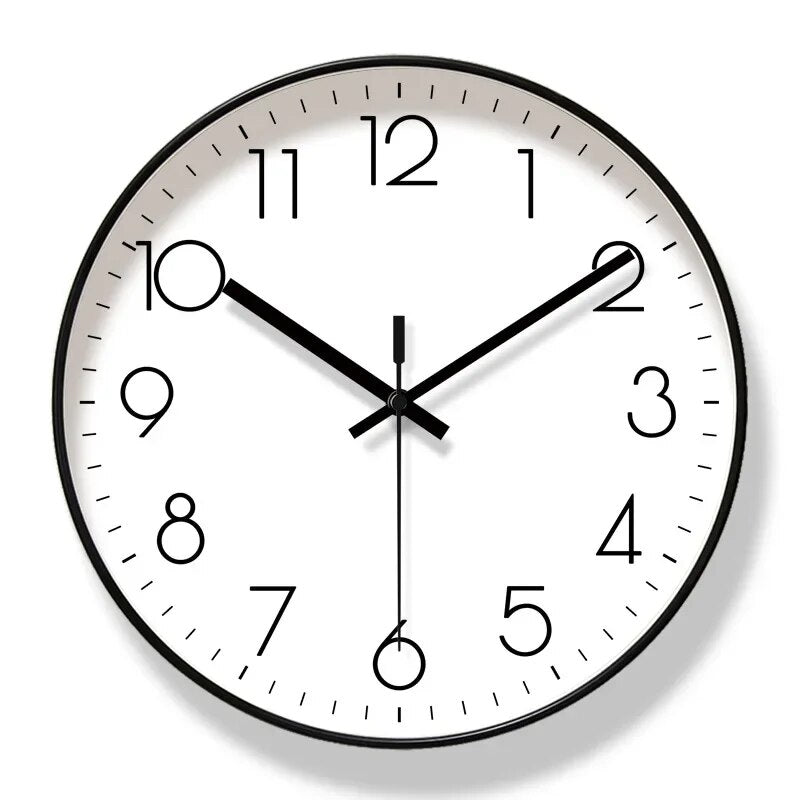 "Orologio da parete nordico minimalista in bianco e nero, design elegante con cifre chiare, adatto per decorazioni moderne."