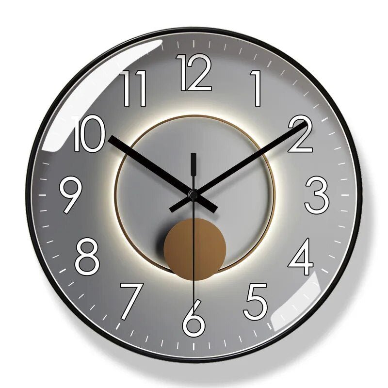 "Orologio da parete nordico minimalista in bianco e nero, design elegante con cifre chiare, adatto per decorazioni moderne."