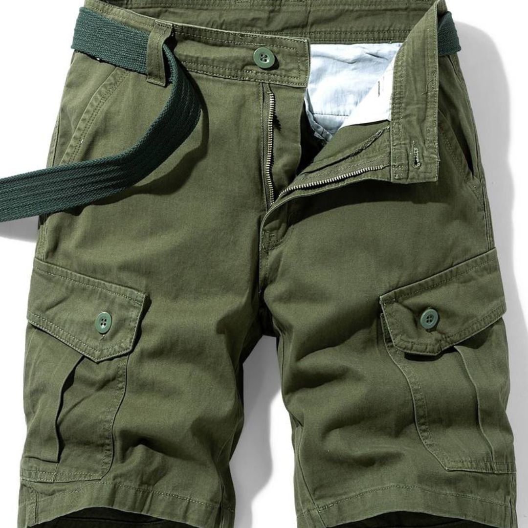 "Pantaloncini cargo uomo in cotone resistente, multi-tasca, colore verde oliva, casual e adatti per avventure all'aperto."