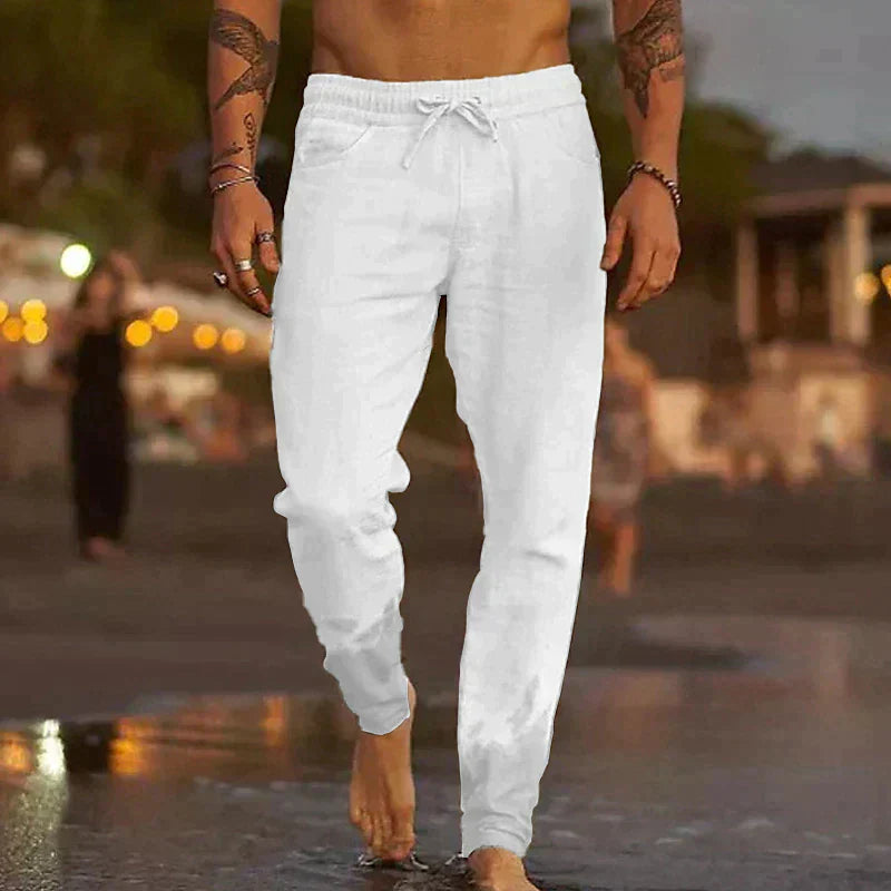 "Pantaloni leggeri in lino da uomo, beige chiaro, eleganti e comodi, ideali per l'estate, con vestibilità rilassata."