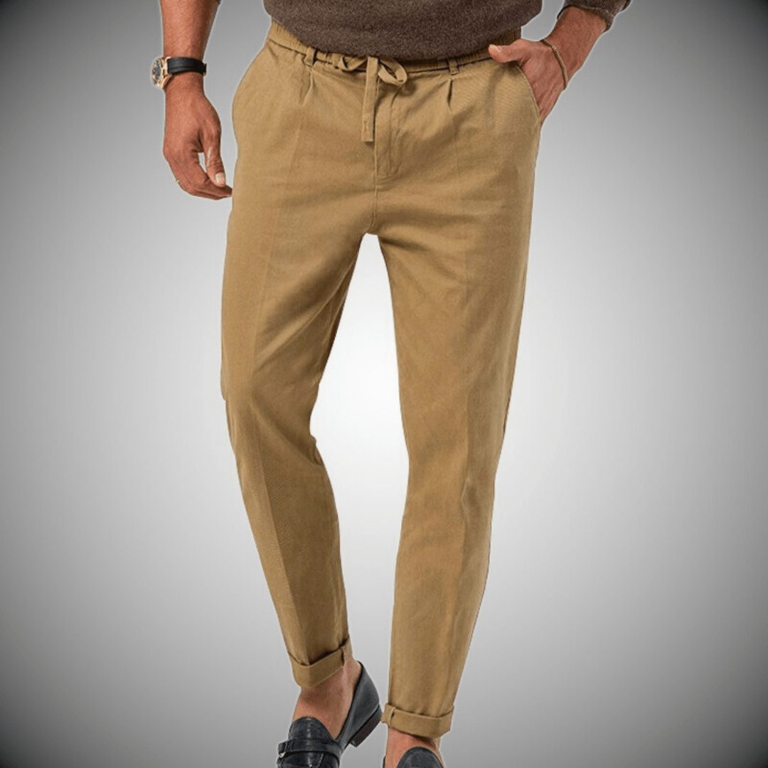 "Pantaloni uomo in lino, eleganti e traspiranti, colore beige, stile rilassato, ideali per look casual o formale."