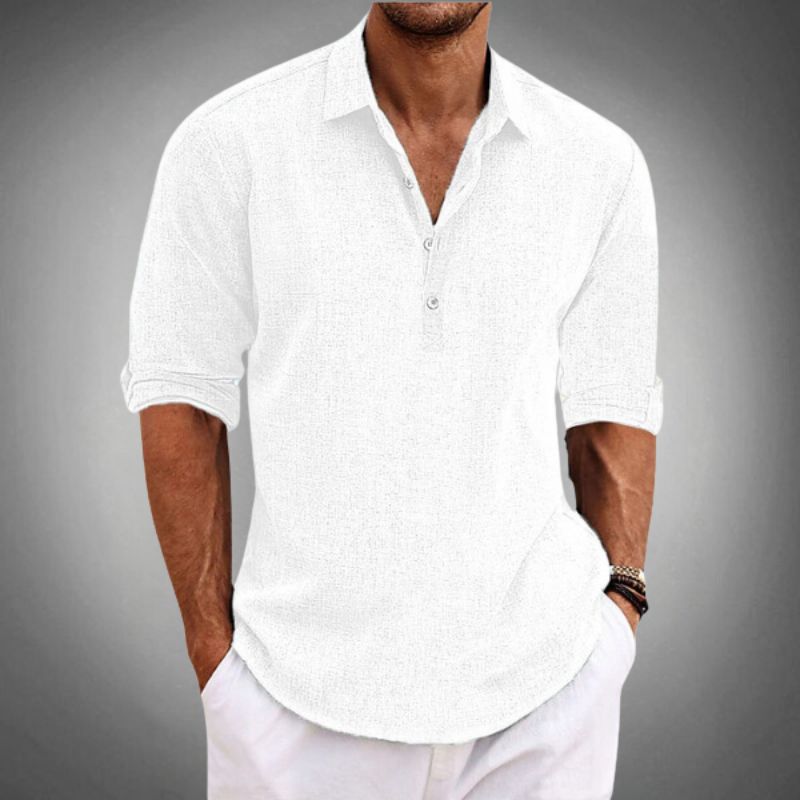 "Polo classica in lino uomo, manica corta, colore bianco, design elegante con colletto e bottoni, sfondo neutro."