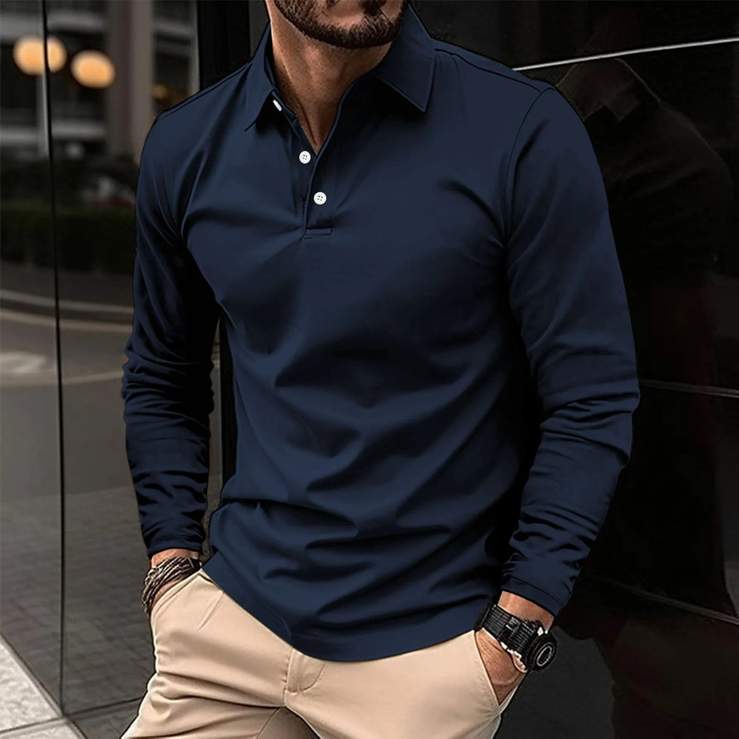 "Polo Uomo Slim Fit in cotone traspirante su sfondo bianco, colori disponibili, silhouette moderna e aderente."