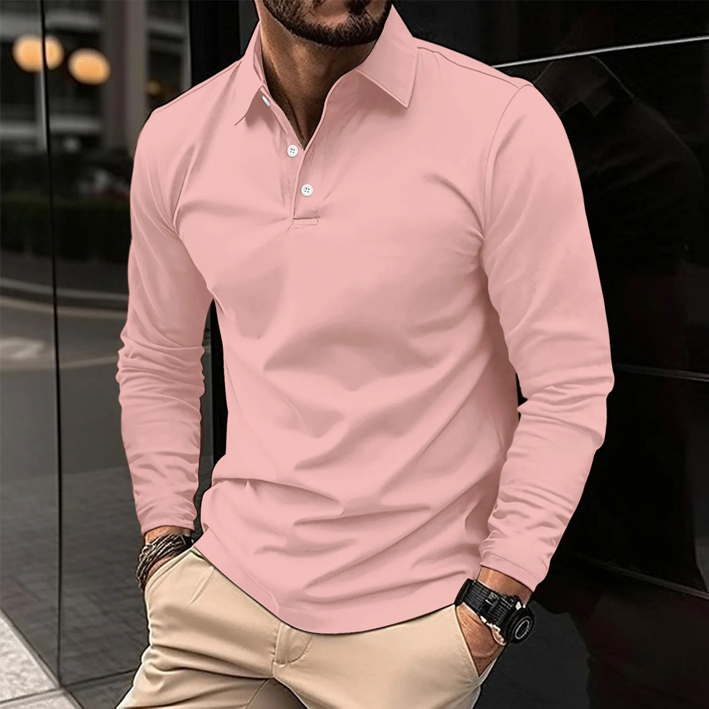 "Polo Uomo Slim Fit in cotone traspirante su sfondo bianco, colori disponibili, silhouette moderna e aderente."