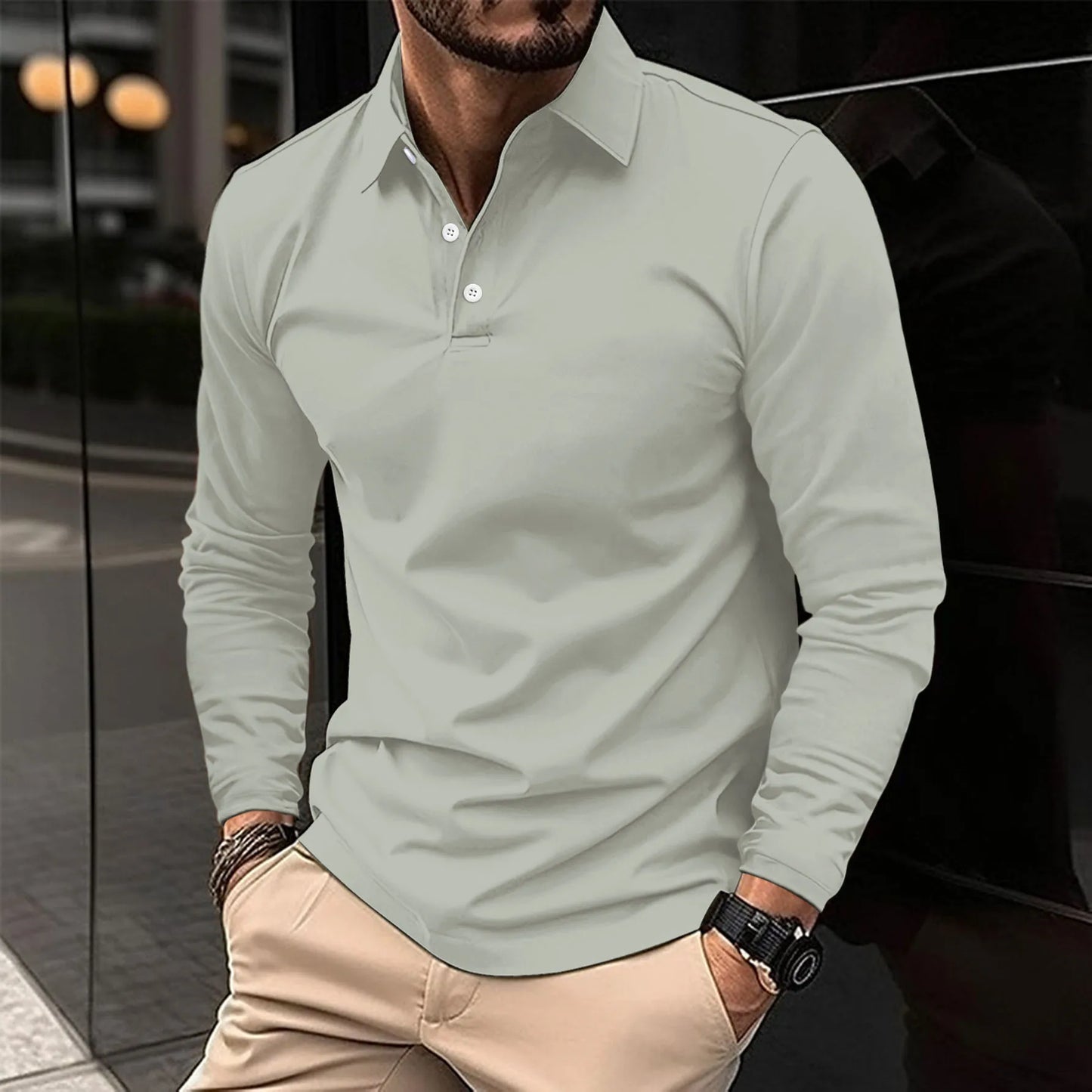 "Polo Uomo Slim Fit in cotone traspirante su sfondo bianco, colori disponibili, silhouette moderna e aderente."