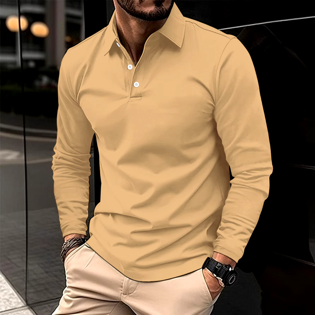"Polo Uomo Slim Fit in cotone traspirante su sfondo bianco, colori disponibili, silhouette moderna e aderente."