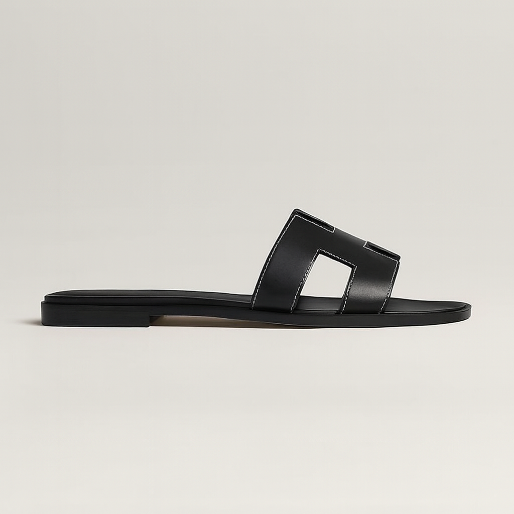 "Sandali piatti in pelle marrone donna con listini intagliati e regolabili, design elegante e traspirante estivo."