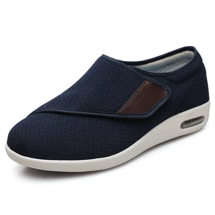 "Scarpe ortopediche ultra-larghe unisex, color nero, cinghie regolabili, suola antiscivolo, comfort e adattabilità."