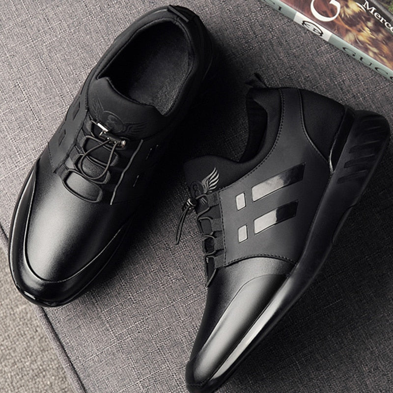 "Scarpe uomo ortopediche in cuoio nero, eleganti e comode, con supporto avanzato, viste lateralmente."