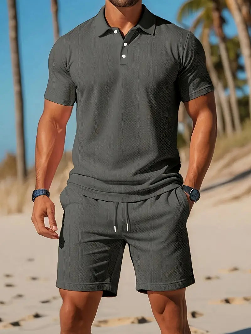 "Set estivo polo uomo, colori solidi, vestibilità versatile, materiale traspirante, ideale per occasioni casual e sportive."
