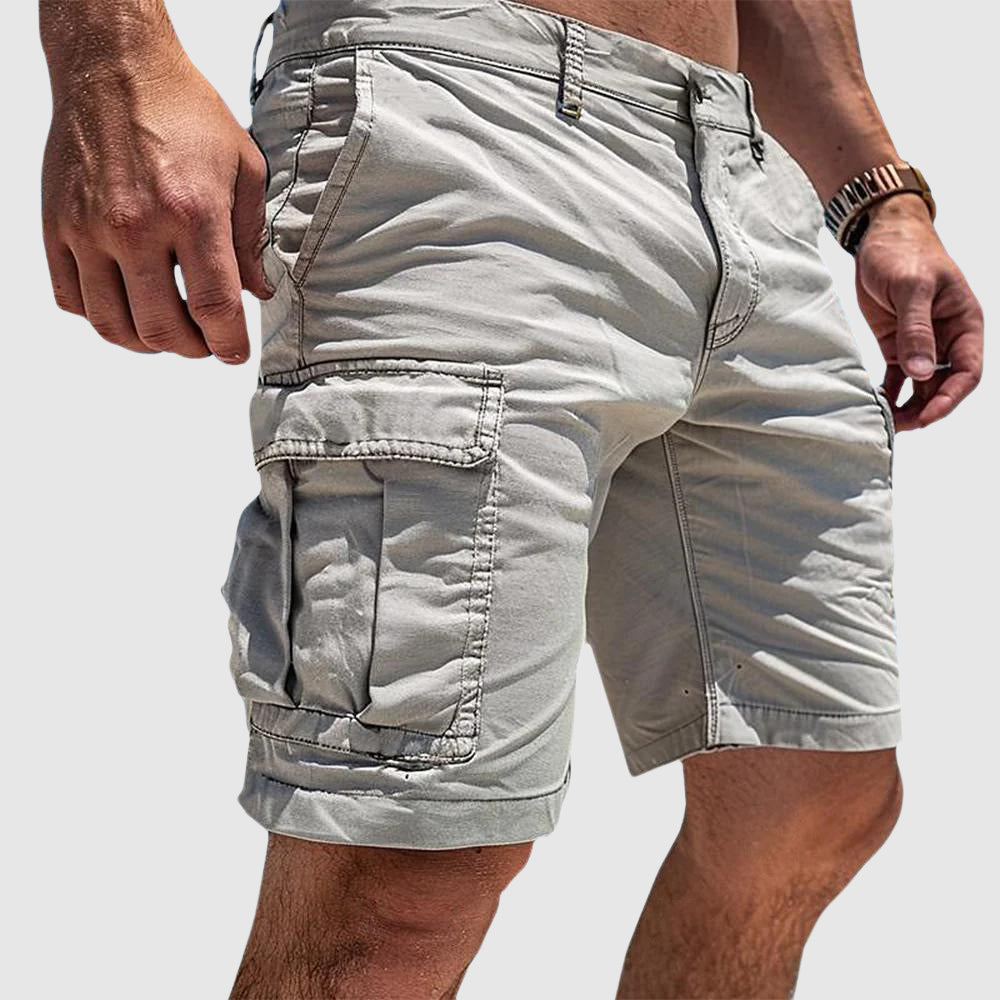"Shorts cargo uomo estivi beige con tasche multiple per comfort e stile, ideali per avventure all'aperto."