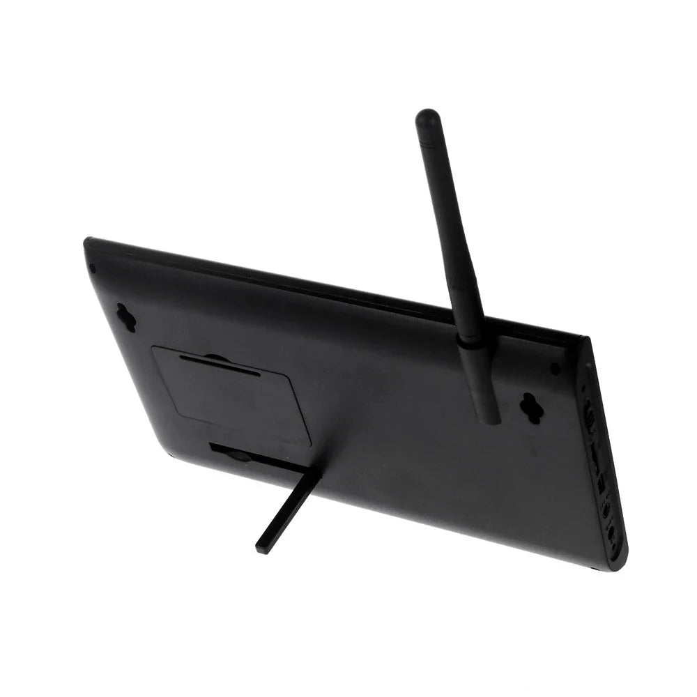 "Sistema di sicurezza wireless con telecamere visionabili, resistenti e adatte a uso esterno, offre monitoraggio notturno."