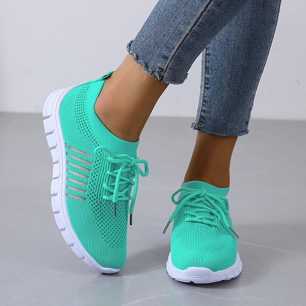 "Sneakers donna eleganti in mesh beige, traspiranti e leggere, con suola ammortizzante e design moderno per ogni occasione."