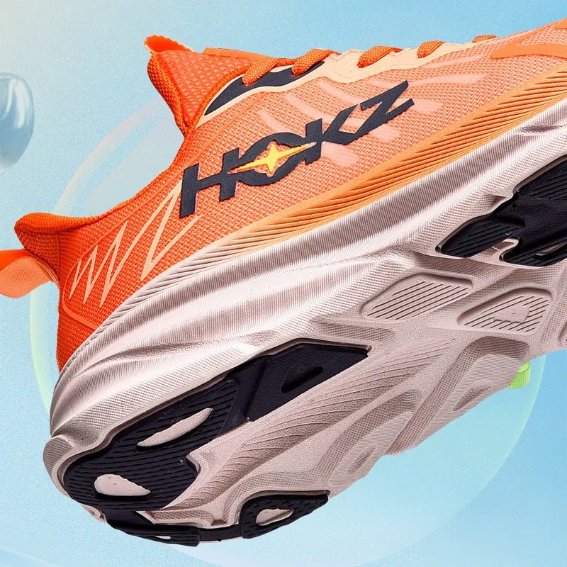 "Sneakers unisex con tecnologia SpringTech, design moderno nero, suola a molla visibile, ideali per sport e attività quotidia