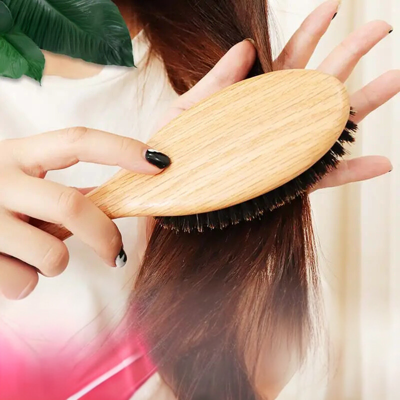 Spazzola capelli unisex in legno, setole cinghiale, manico liscio, ideale per styling naturale e capelli privi di crespo.