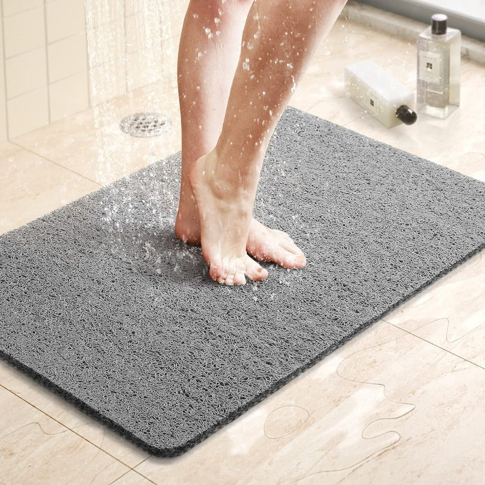 "Tappetino doccia antiscivolo Aqualuxe grigio, superficie luffa, sistema drenaggio igienico, comfort spa per ogni doccia."