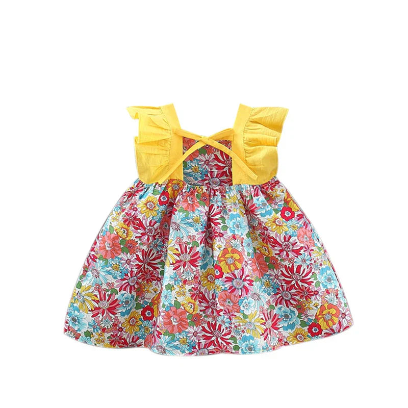 "Vestito floreale da bambina in cotone con cappello giallo, ideale per l'estate, perfetto per look eleganti e freschi."