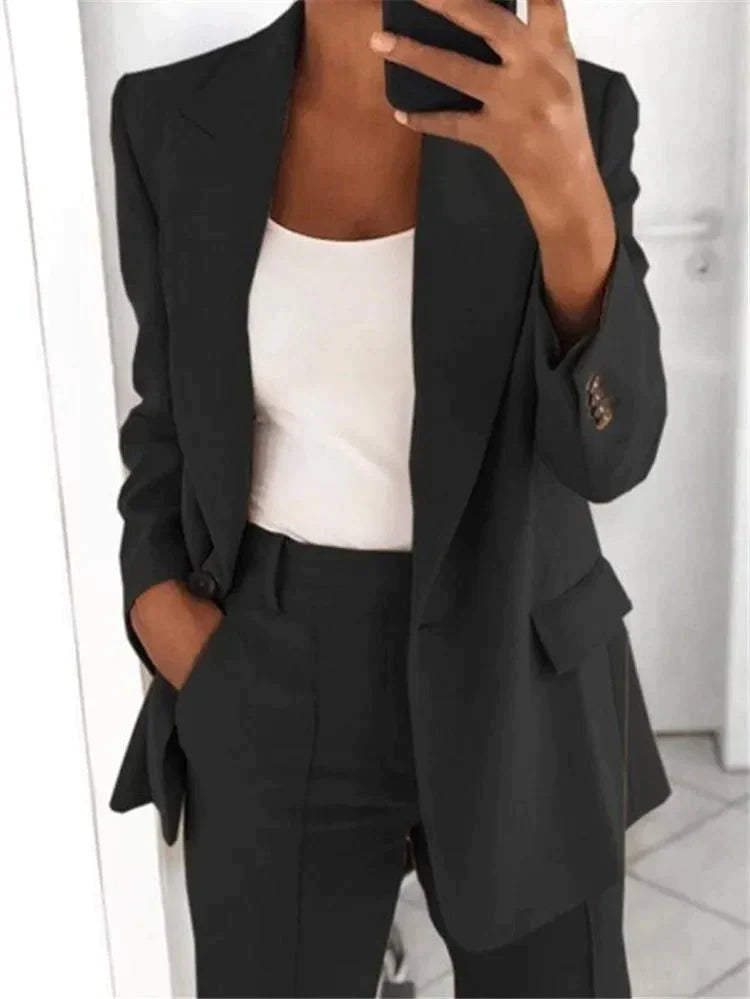 "Abito blazer elegante donna, silhouette sofisticata, vari colori: beige, blu, grigio, marrone, nero, rosa. Perfetto per ogni