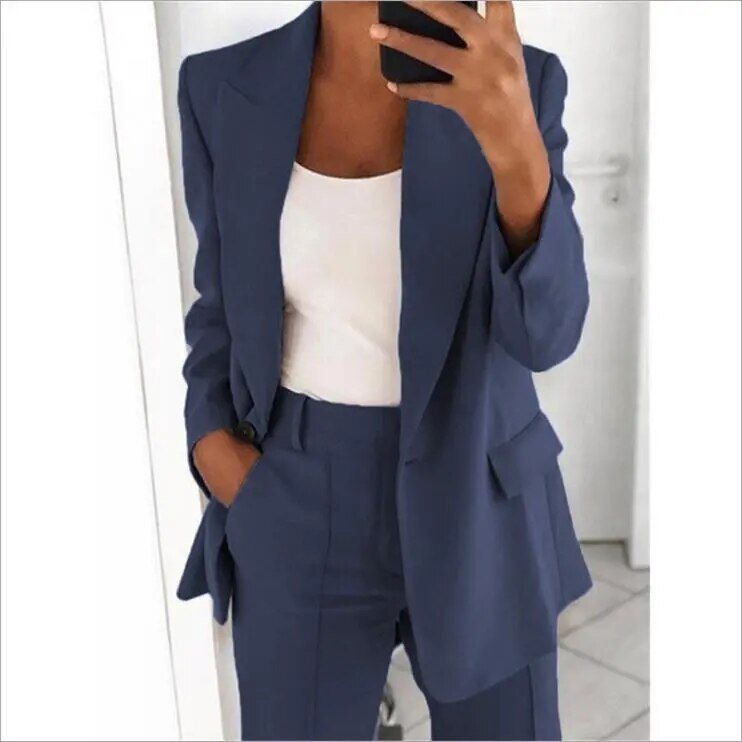 "Abito blazer elegante donna, silhouette sofisticata, vari colori: beige, blu, grigio, marrone, nero, rosa. Perfetto per ogni